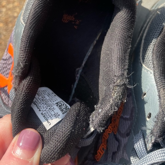 Under Armour sneakers /sz5 youth /orange & grey - Picture 7 of 8